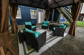 Dual patios, Free Laundry Service, College steps